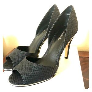 Calvin Klein Black Matte Snake pumps 6,5 size